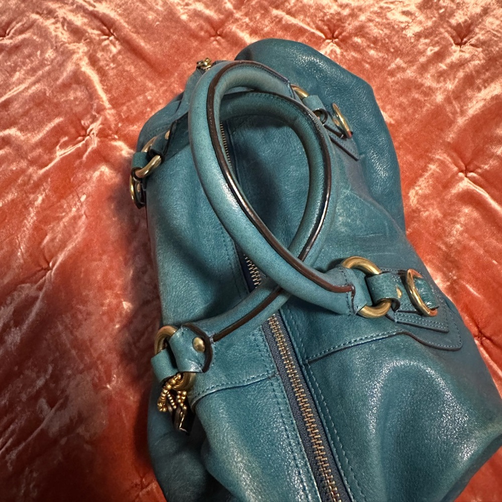 COACH Leather Handbag medium sized with removable shoulder strap - Picture 4 of 14